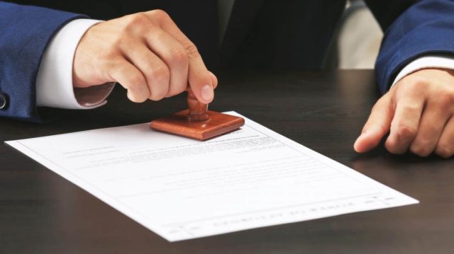 Có cần khắc lại con dấu khi công ty cổ phần chuyển đổi sang công ty TNHH một thành viên?